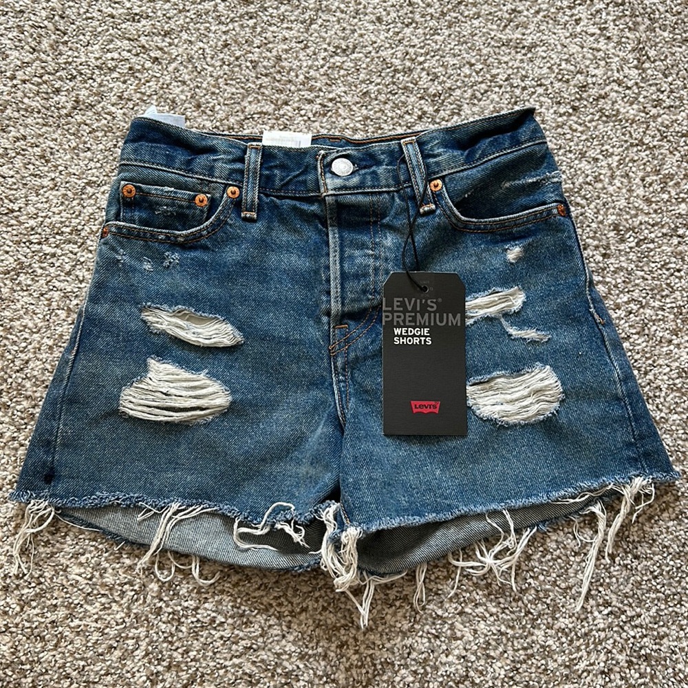 Levi’s Wedgie Jean Short